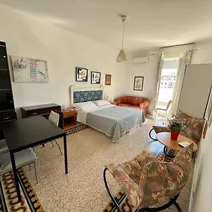 Apartamento Via Trevisani, Bari